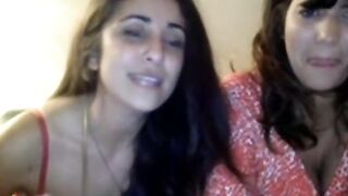 Two girls from Spain flashing on Chatroulette